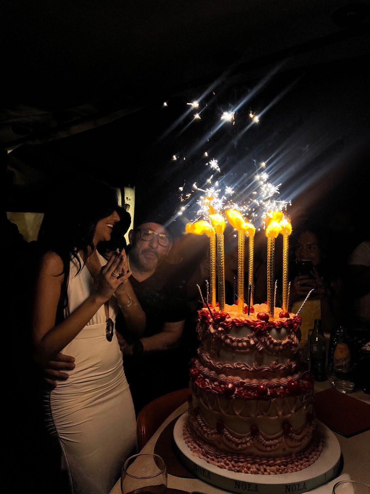 أحمد السقا ونور النبوى وتارا عماد يحتفلون بعيد ميلاد مصوّرة.. صور