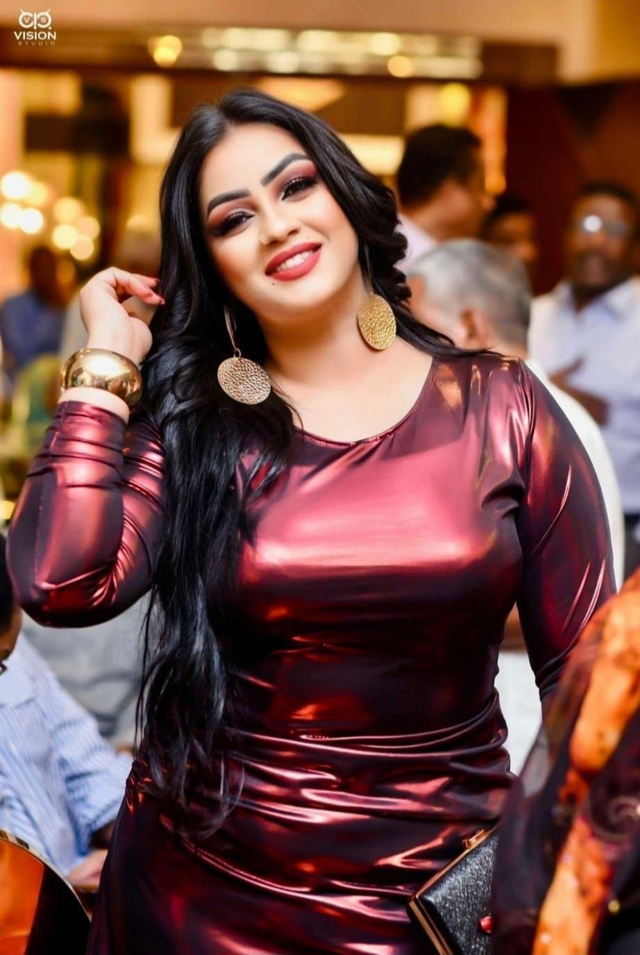 شاهد بالفيديو.. حسناء الفن السوداني أفراح عصام تحيي حفل داخل “مركب” وسط البحر بالعين السخنة