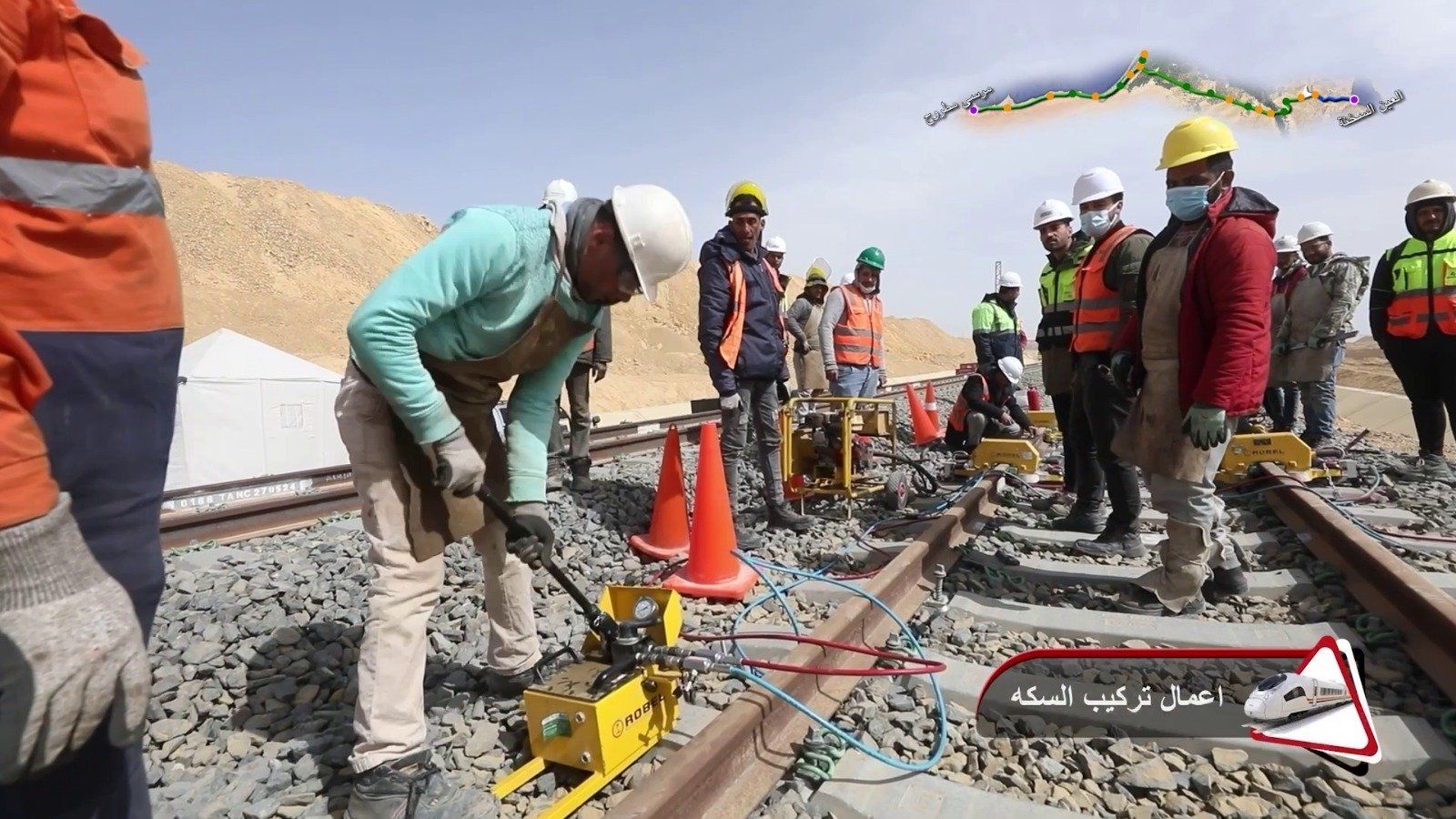 شاهد أحدث أعمال تركيب القضبان وتشطيبات المحطات بالخط الأول للقطار السريع