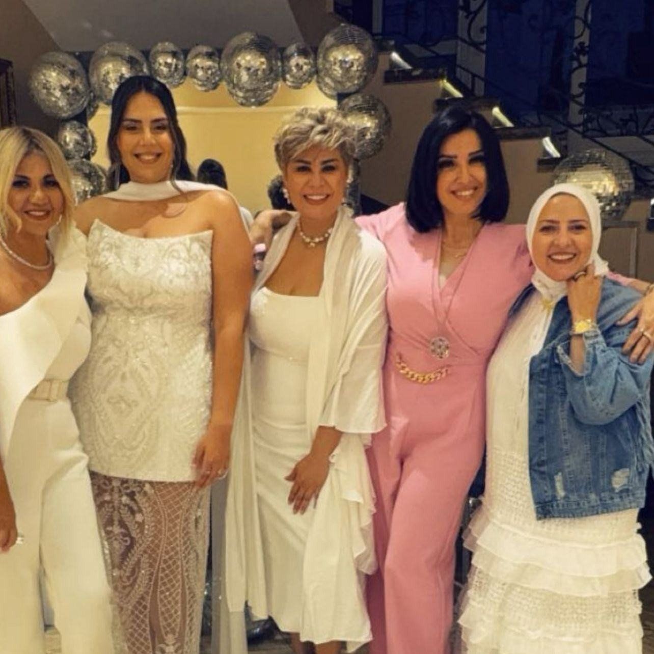 مفيدة شيحة تحتفل بحنة ابنتها منة الله استعدادا لزفافها.. صور