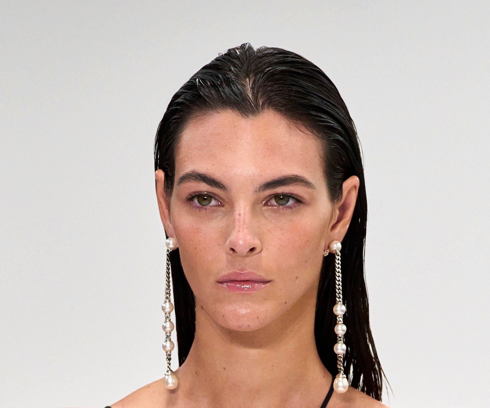 أجدد رسمات الحواجب البنية.. 10 أشكال تمنحك إطلالة عصرية جذابة