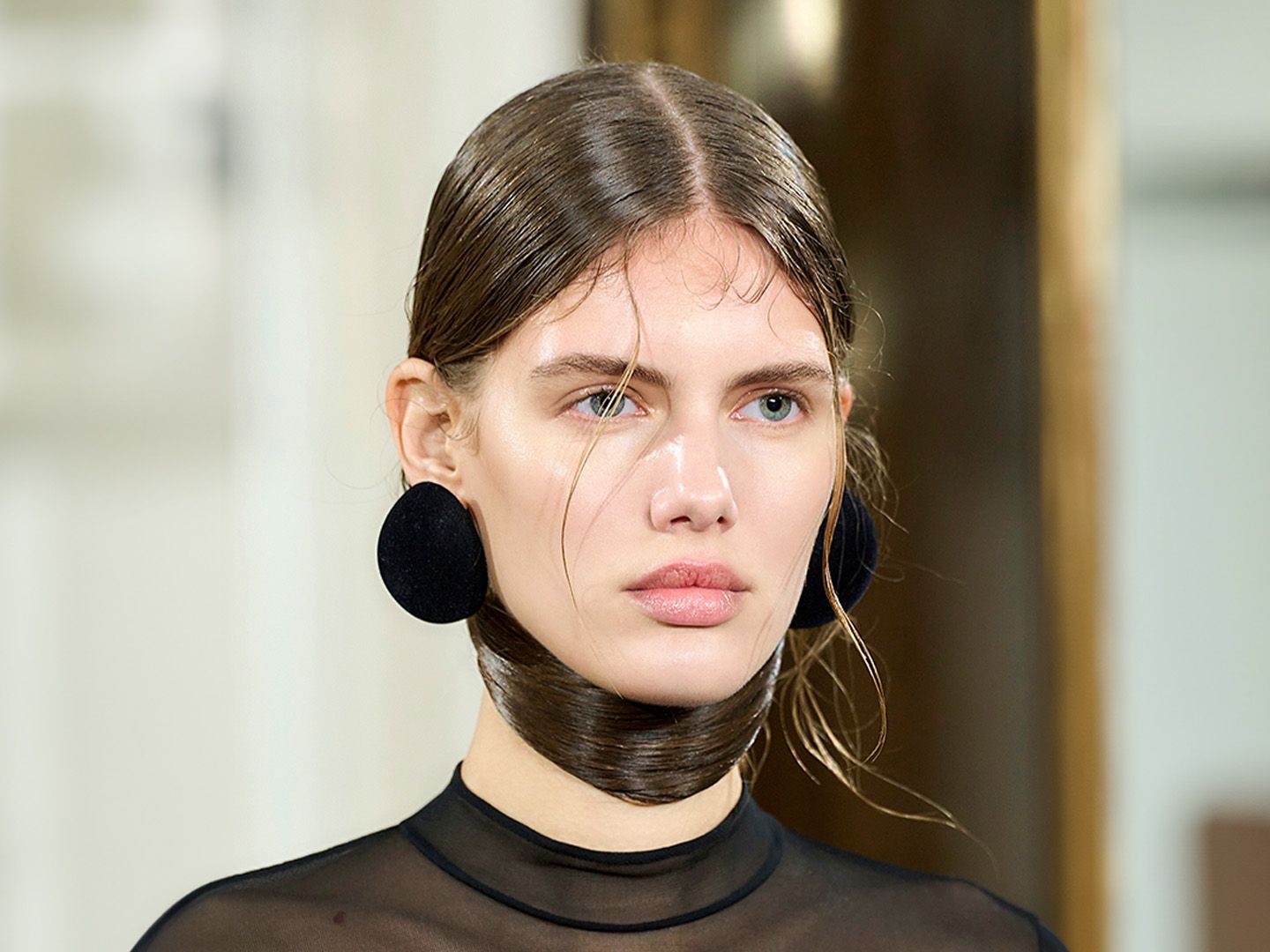 أجدد رسمات الحواجب البنية.. 10 أشكال تمنحك إطلالة عصرية جذابة