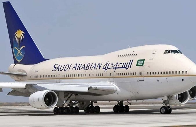 بعد وفاة مدير مقصورة الطائرة...هبوط اضطراري بمطار القاهرة