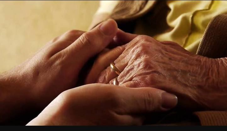 الامارات | هل للعجائز رائحة خاصة؟..العلم يجيب