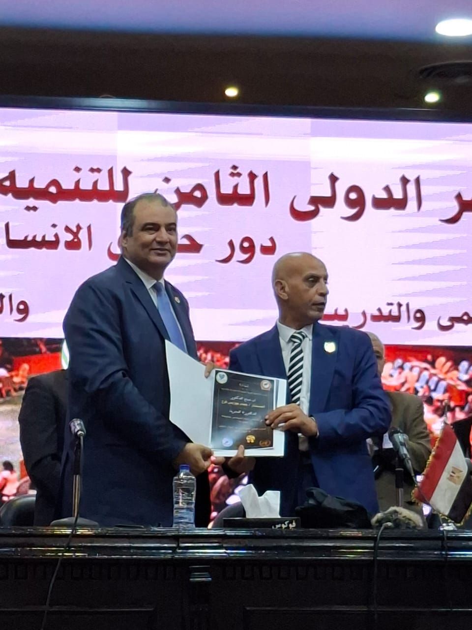 منح الدكتوراة الفخرية للمستشار عصام موريس فرج تقديرًا لريادته في الذكاء الاصطناعي