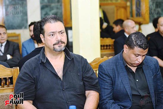 تامر عبد المنعم يستقبل عزاء والده.. زينة وخالد سرحان وأحمد موسى أول الحضور