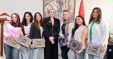 جامعة القاهرة تحتفي بتكريم طالبات قسم الأسباني بكلية الآداب من هيئة النيابة الإدارية