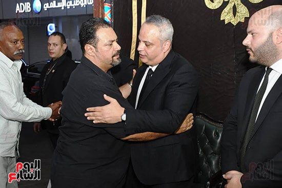 وزير الثقافة ولبلبة وخالد جلال والبلشى فى عزاء محمد عبد المنعم