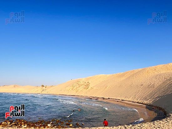 "حوض الجزيرة".. جوهرة طبيعية على شاطئ الريسة فى العريش (صور)