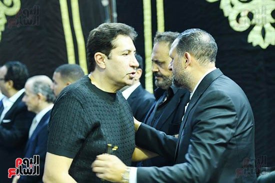 تامر عبد المنعم يستقبل عزاء والده.. زينة وخالد سرحان وأحمد موسى أول الحضور