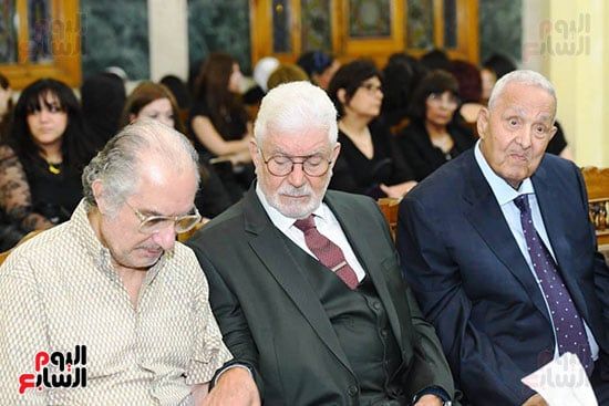 وزير الثقافة ولبلبة وخالد جلال والبلشى فى عزاء محمد عبد المنعم