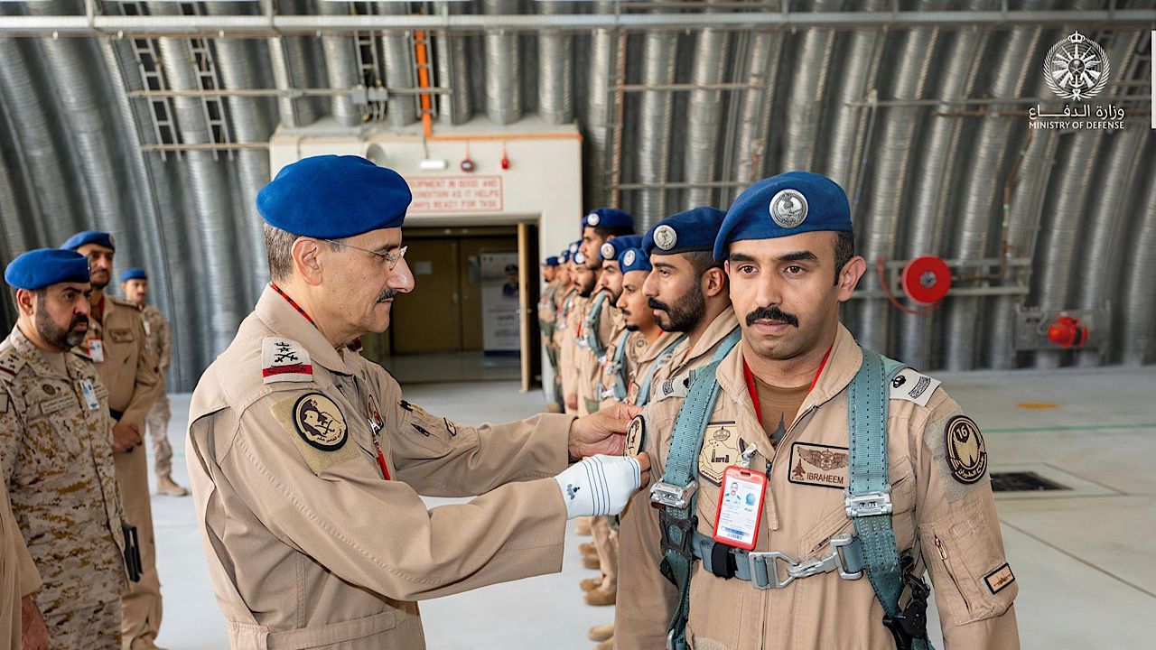 قائد القوات الجوية يدشّن السرب الـ15 المقاتل بقاعدة الجوف الجوية ..صور