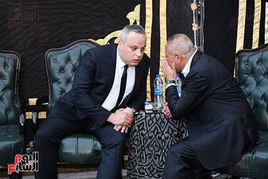 مصطفى كامل وعلى الحجار ولؤى وهاني رمزى فى عزاء والد تامر عبد المنعم (صور)