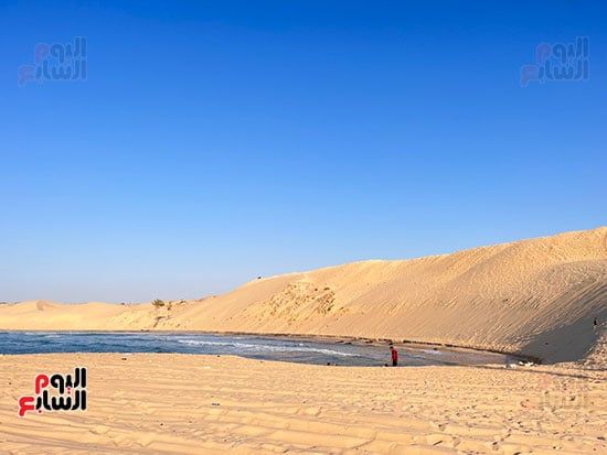 "حوض الجزيرة".. جوهرة طبيعية على شاطئ الريسة فى العريش (صور)
