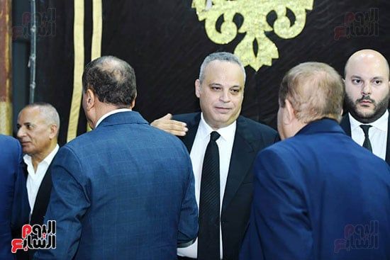 وزير الثقافة ولبلبة وخالد جلال والبلشى فى عزاء محمد عبد المنعم