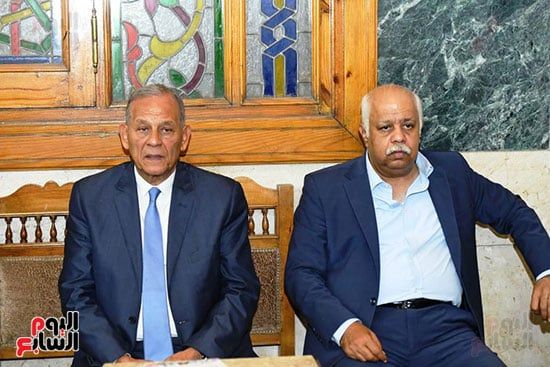 وزير الثقافة ولبلبة وخالد جلال والبلشى فى عزاء محمد عبد المنعم