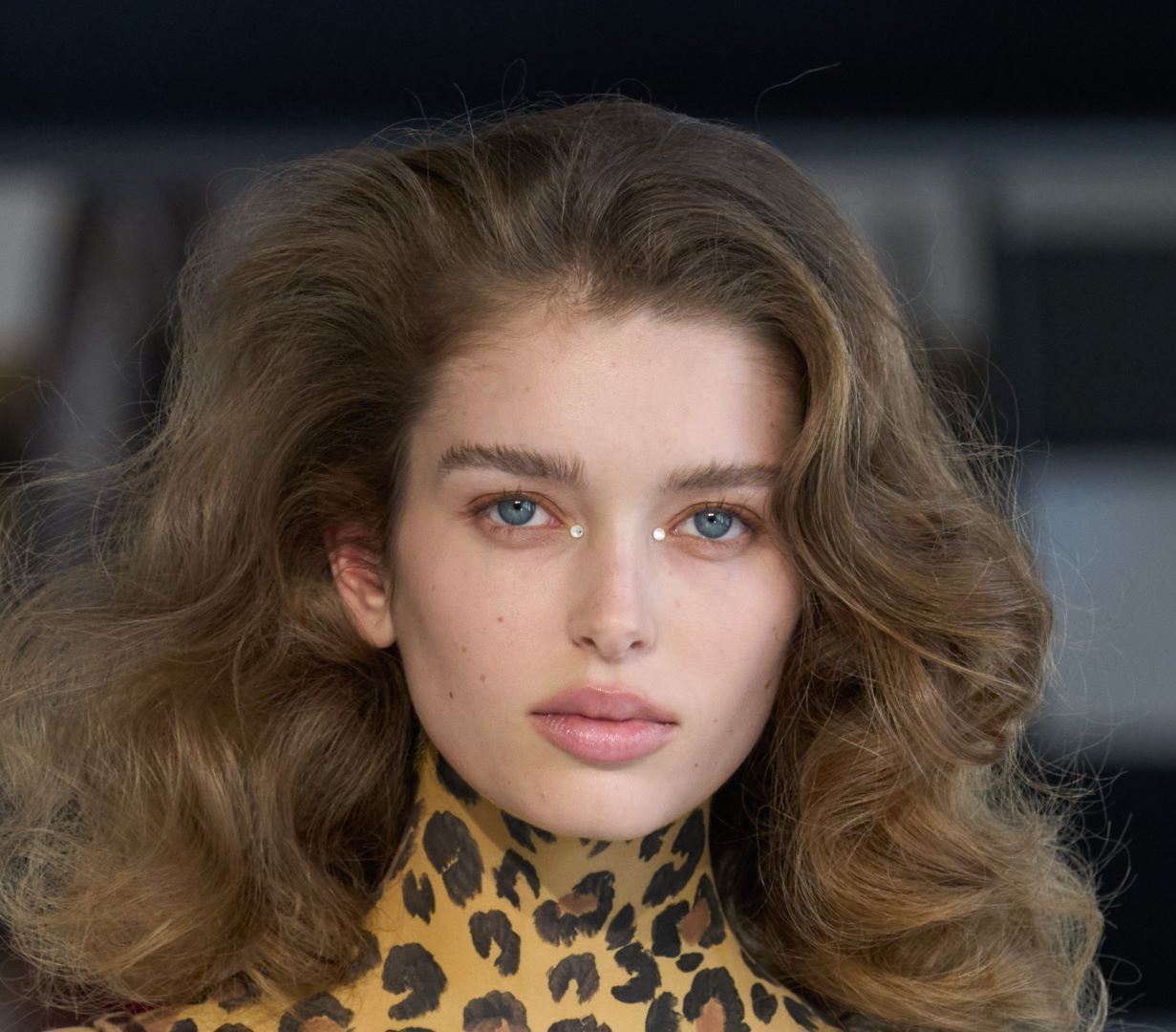 أجدد رسمات الحواجب البنية.. 10 أشكال تمنحك إطلالة عصرية جذابة