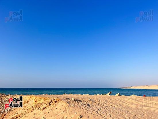 "حوض الجزيرة".. جوهرة طبيعية على شاطئ الريسة فى العريش (صور)