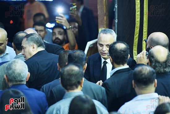 مصطفى كامل وعلى الحجار ولؤى وهاني رمزى فى عزاء والد تامر عبد المنعم (صور)