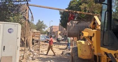 محافظة الجيزة تزيل تعديات على كوبرى بهجات بالمنوات لإقامة موقف سرفيس نموذجى