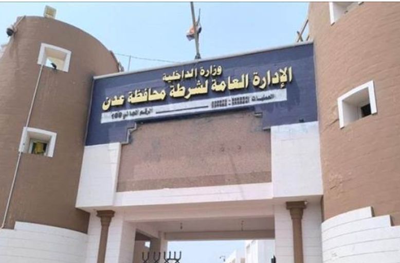 القبض على أحد مشاهير التواصل في عدن بتهمة الابتزاز الإلكتروني.. والأجهزة الأمنية تصادر معداته