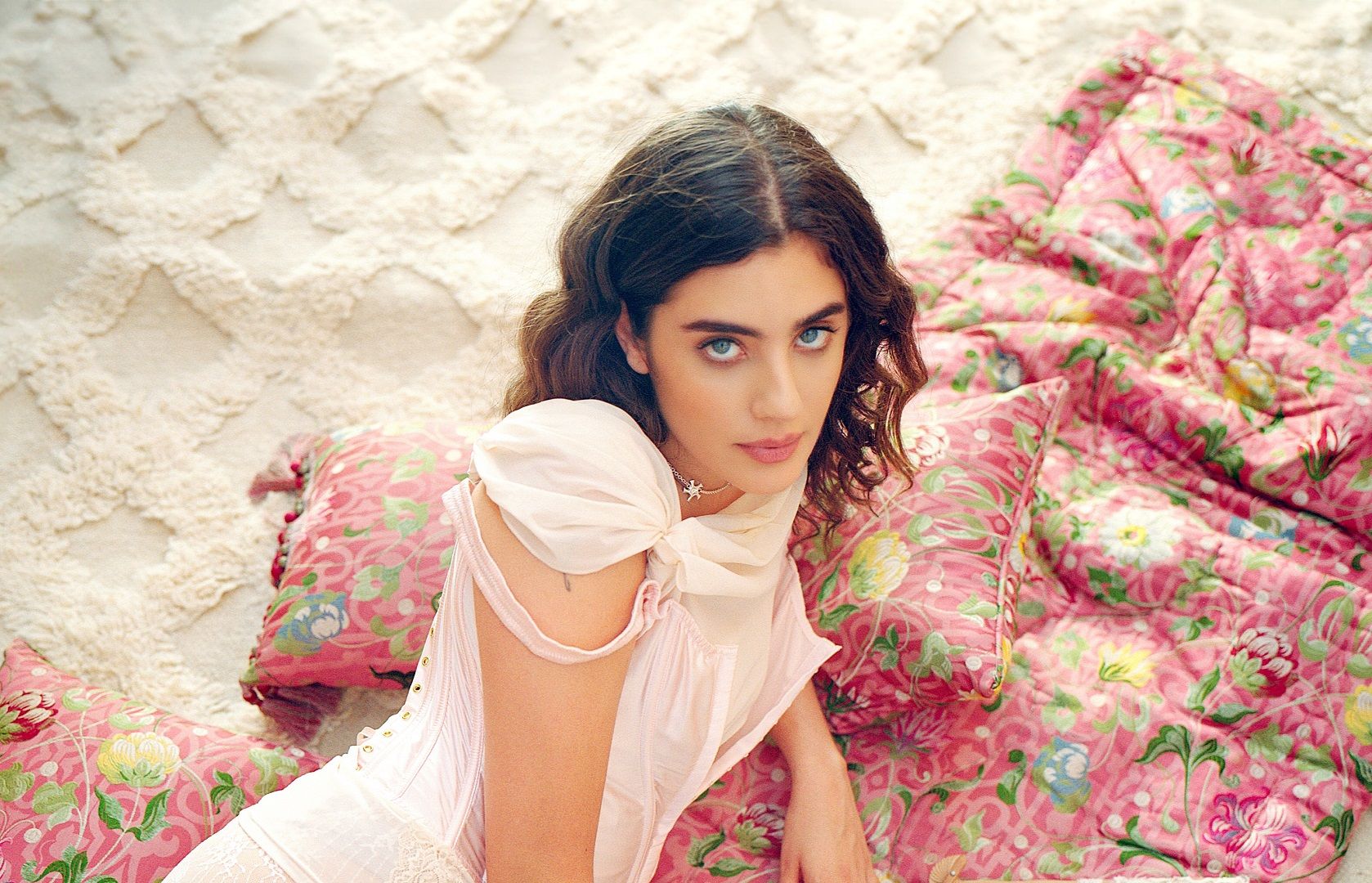 الفنانة المغربية تيليلا: في "Beaucoup" أخاطب كل من يحمل المشاعر والأحاسيس..