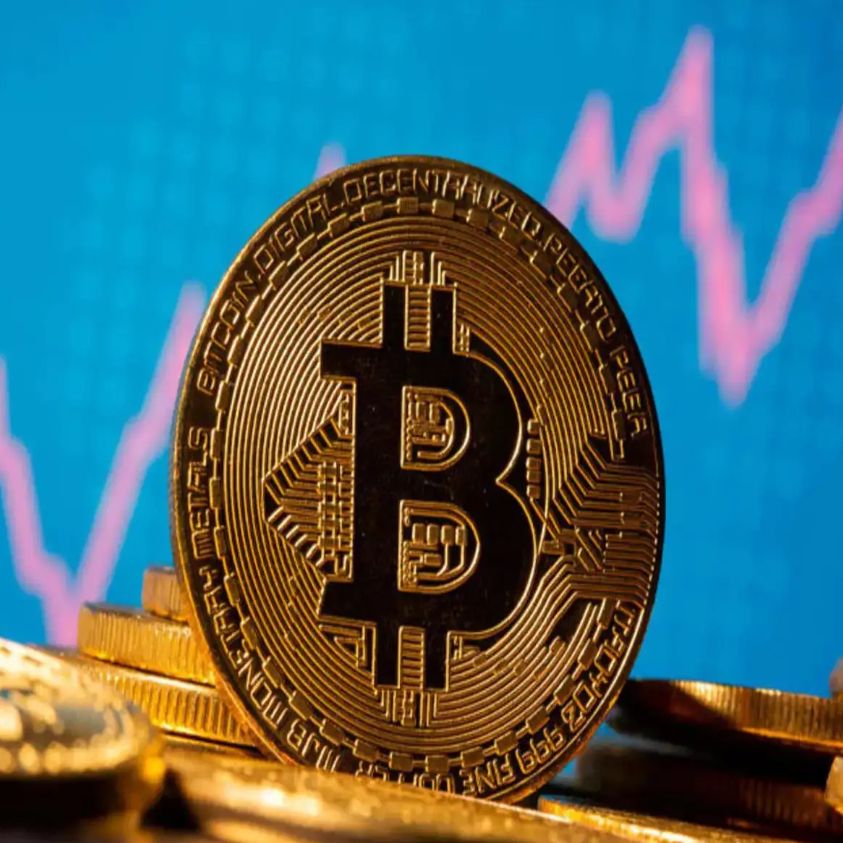 هدوء حذر في سوق العملات المشفرة: سعر البيتكوين يستقر عند مستوى 107,000 دولار