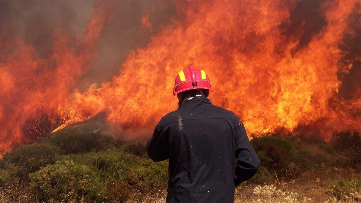 اليونان تصدر تحذيرًا من خطر حرائق الغابات في ست مناطق