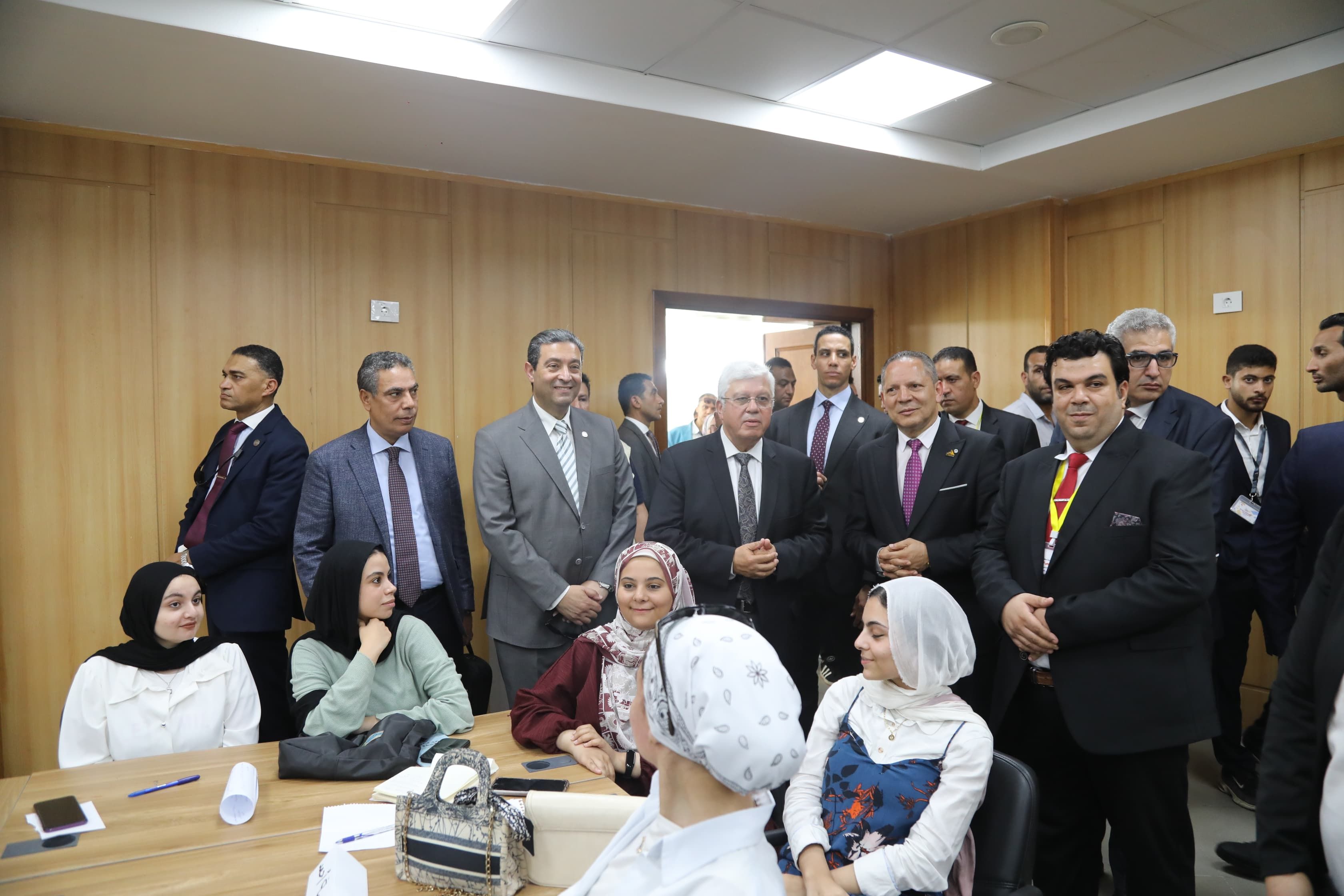 وزير التعليم العالي ومحافظ دمياط ورئيس الجامعة يفتتحون عددًا من المشروعات