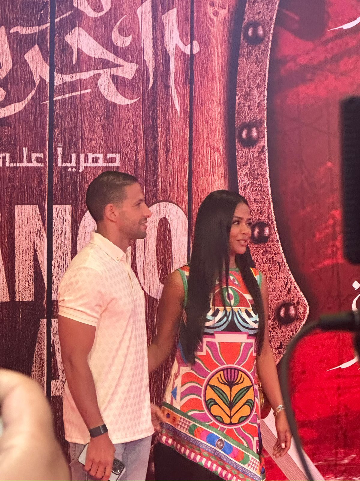 بملابس فرعونية.. أسماء أبو اليزيد وزوجها أول حضور العرض الخاص لمملكة الحرير