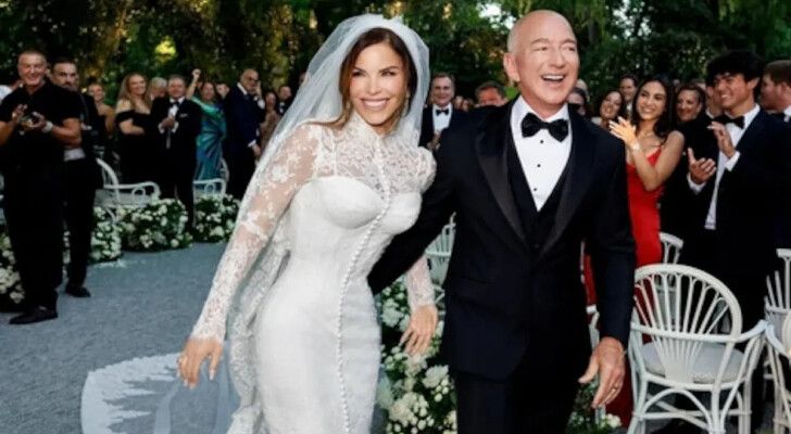 الملكة رانيا والأميرة رجوة شديدتا الأناقة في زفاف جيف بيزوس