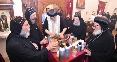 البابا تواضروس الثانى يُطَيِّب جسدى القديسين الأنبا موسى والأنبا إيسيذوروس