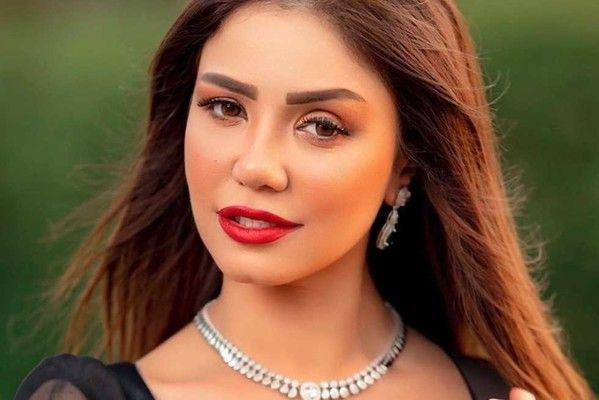 فنانة تتعرض لأزمة صحية خطيرة بسبب خطأ طبي