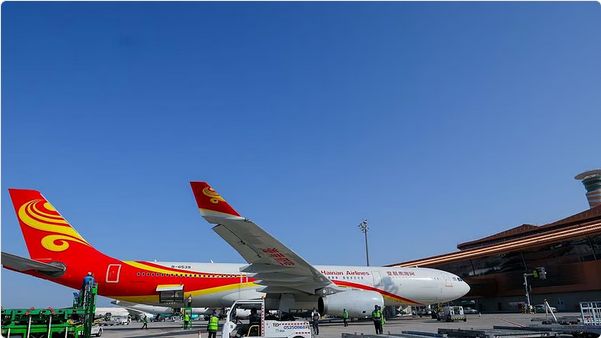 مطار الملك عبدالعزيز الدولي يدشّن أولى رحلات طيران هاينان الصينية