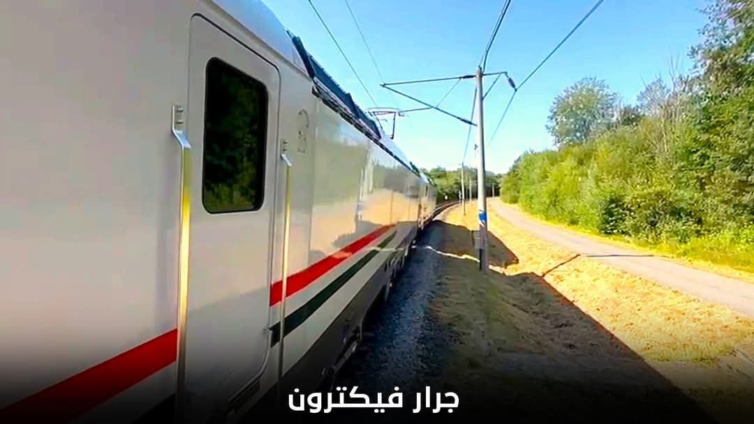 شاهد تجارب تشغيل جرار البضائع بشبكة القطار الكهربائى السريع.. صور