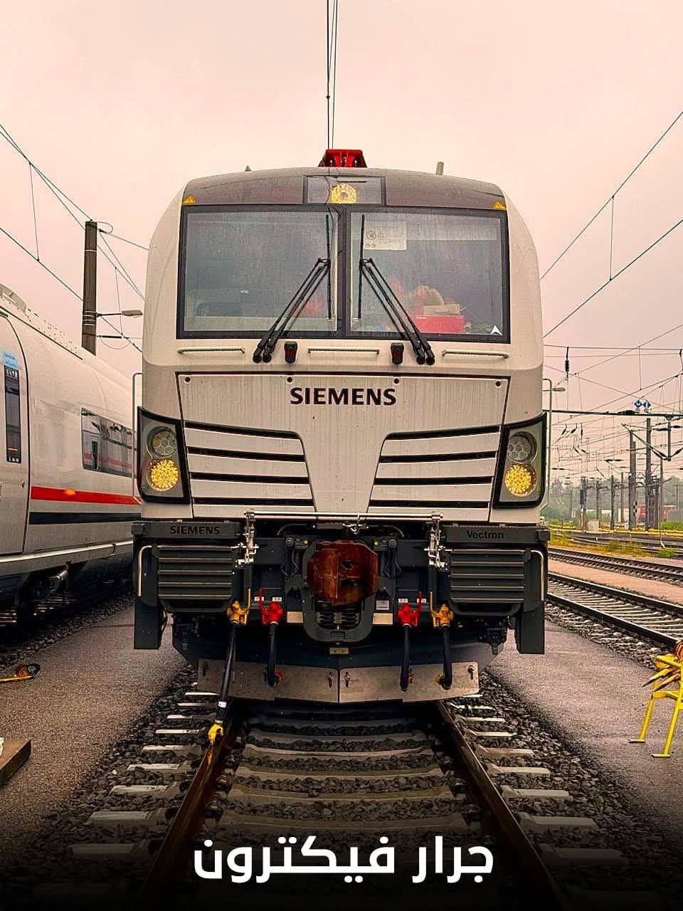 شاهد تجارب تشغيل جرار البضائع بشبكة القطار الكهربائى السريع.. صور
