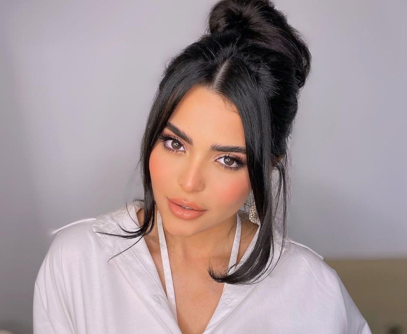 تعمل بمتحف ومنظمة حفلات وزوجة مصطفى غريب.. أسماء جلال بأكثر من وجه في سينما صيف 2025