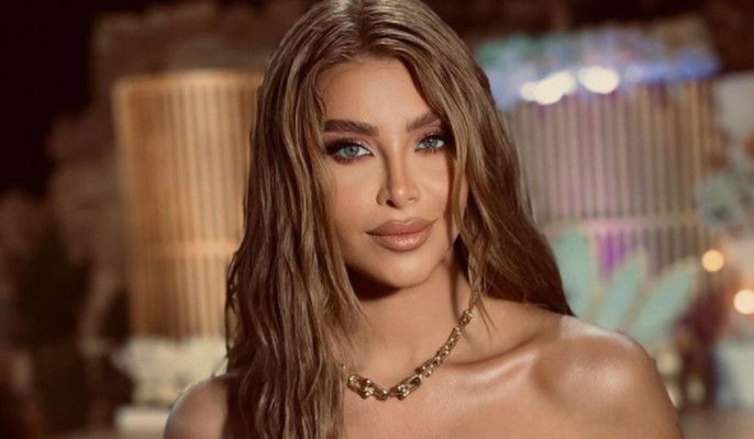 نور علي تستمتع بقضاء وقتها في البترون اللبنانية على الدراجة النارية