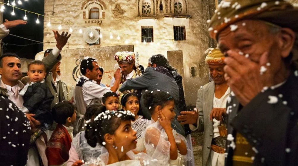 قبيلة يمنية تُلزم المتزوجين بالزواج الثاني أو دفع غرامة مالية