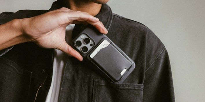 تكنولوجيا: محفظة Nomad MagSafe الجديدة تتيح ميزة تتبع عالمي بفضل دمج Apple AirTag