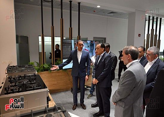 رئيس الوزراء يفتتح مصنعا للأجهزة المنزلية ومستودعا لإحدى الشركات الرائدة بأفريقيا