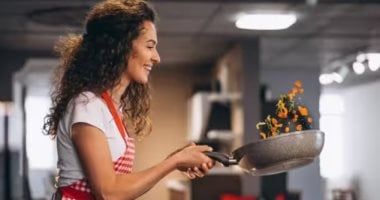 من المطبخ إلى المستشفى.. كيف يحول الطهى الزائد طعامك إلى سم بطىء؟