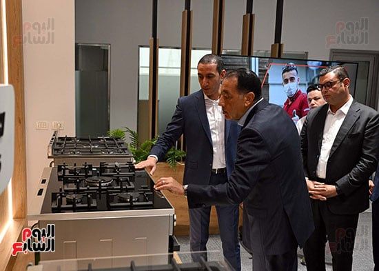 رئيس الوزراء يفتتح مصنعا للأجهزة المنزلية ومستودعا لإحدى الشركات الرائدة بأفريقيا