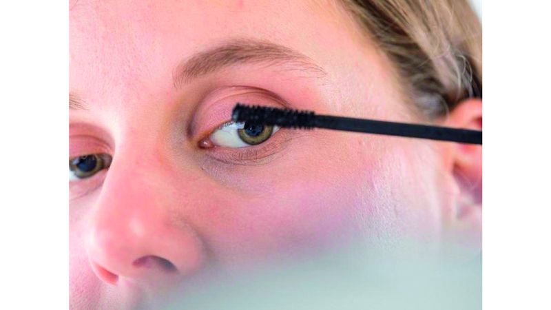 الامارات | 4 حيل مكياج لإخفاء الجبهة العالية