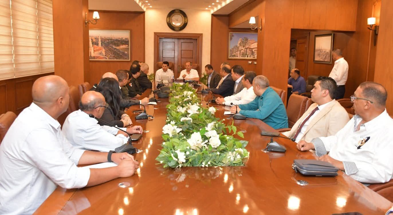 محافظ بورسعيد يستقبل وزير الرياضة ورئيس المصري