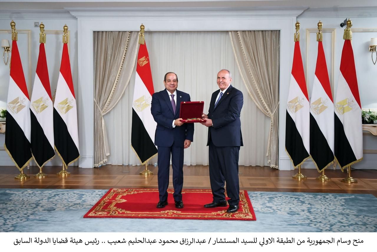 رؤساء محكمة النقض ومجلس الدولة والنيابة الإدارية الجدد يؤدون اليمين القانونية أمام الرئيس السيسى