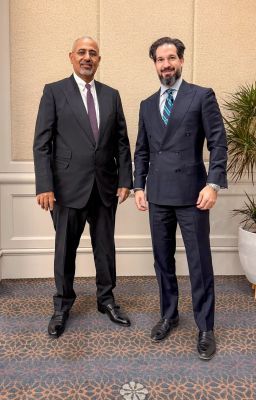 الرئيس الزُبيدي يلتقي القائم بأعمال السفير الأمريكي ويؤكد أهمية دعم جهود السلام والاستقرار الاقتصادي في بلادنا