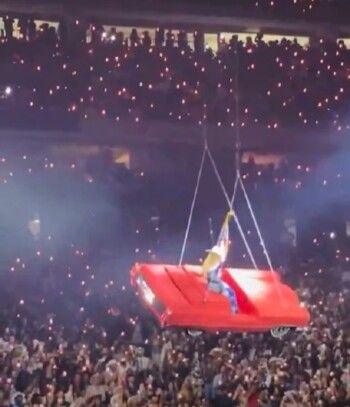 ثوانٍ من الرعب في الهواء ... جمهور بيونسيه يعيش لحظة لا تُنسى