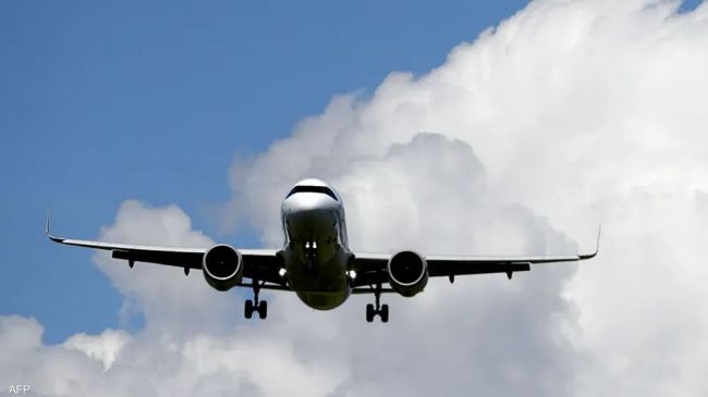 إيران تعيد فتح مجالها الجوي جزئيًا.. وتبقي مطارات طهران مغلقة