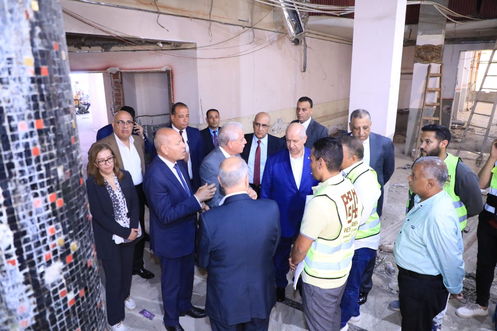 محافظة القاهرة تبدأ تطوير محل جروبي بميدان طلعت حرب.. صور